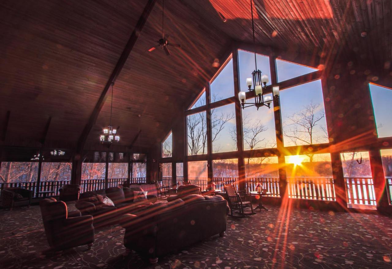 Burr Oak Lodge And Conference Center Glouster Extérieur photo