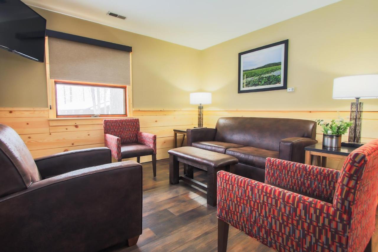 Burr Oak Lodge And Conference Center Glouster Extérieur photo