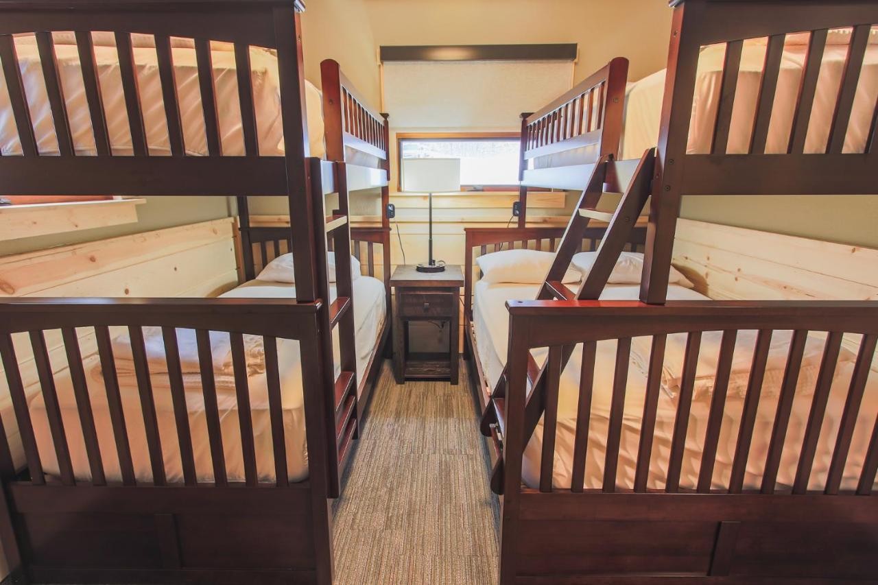 Burr Oak Lodge And Conference Center Glouster Extérieur photo