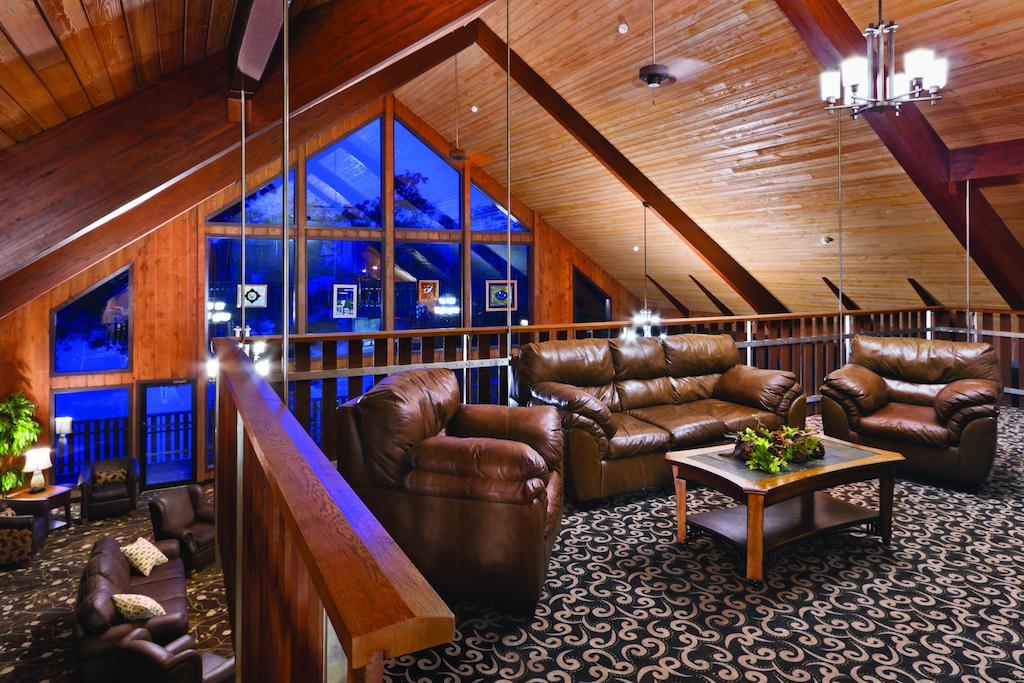 Burr Oak Lodge And Conference Center Glouster Extérieur photo