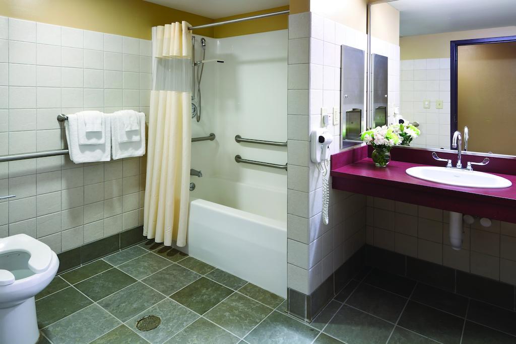 Burr Oak Lodge And Conference Center Glouster Chambre photo