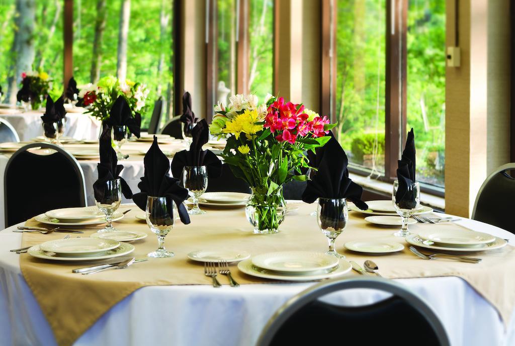 Burr Oak Lodge And Conference Center Glouster Extérieur photo