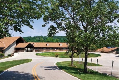 Burr Oak Lodge And Conference Center Glouster Extérieur photo
