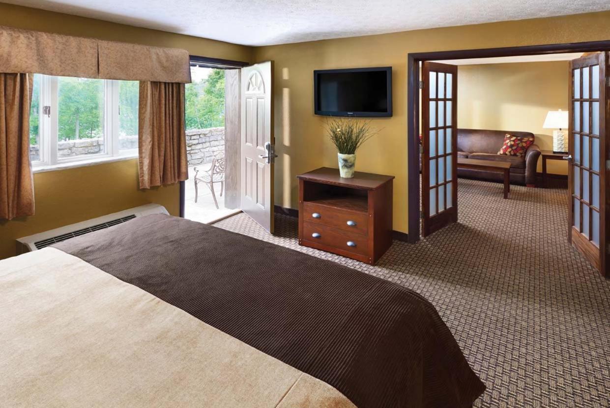 Burr Oak Lodge And Conference Center Glouster Extérieur photo