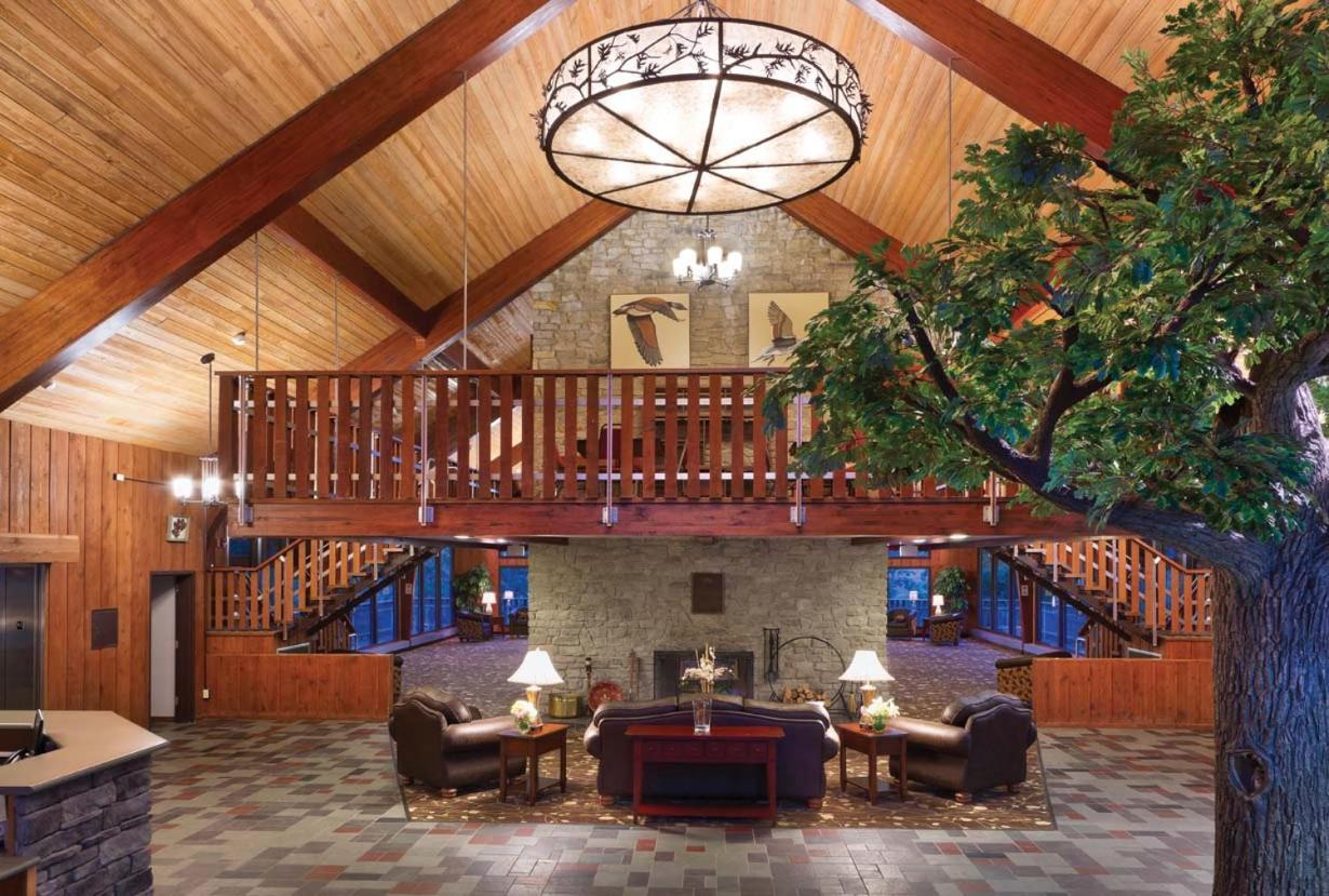 Burr Oak Lodge And Conference Center Glouster Extérieur photo