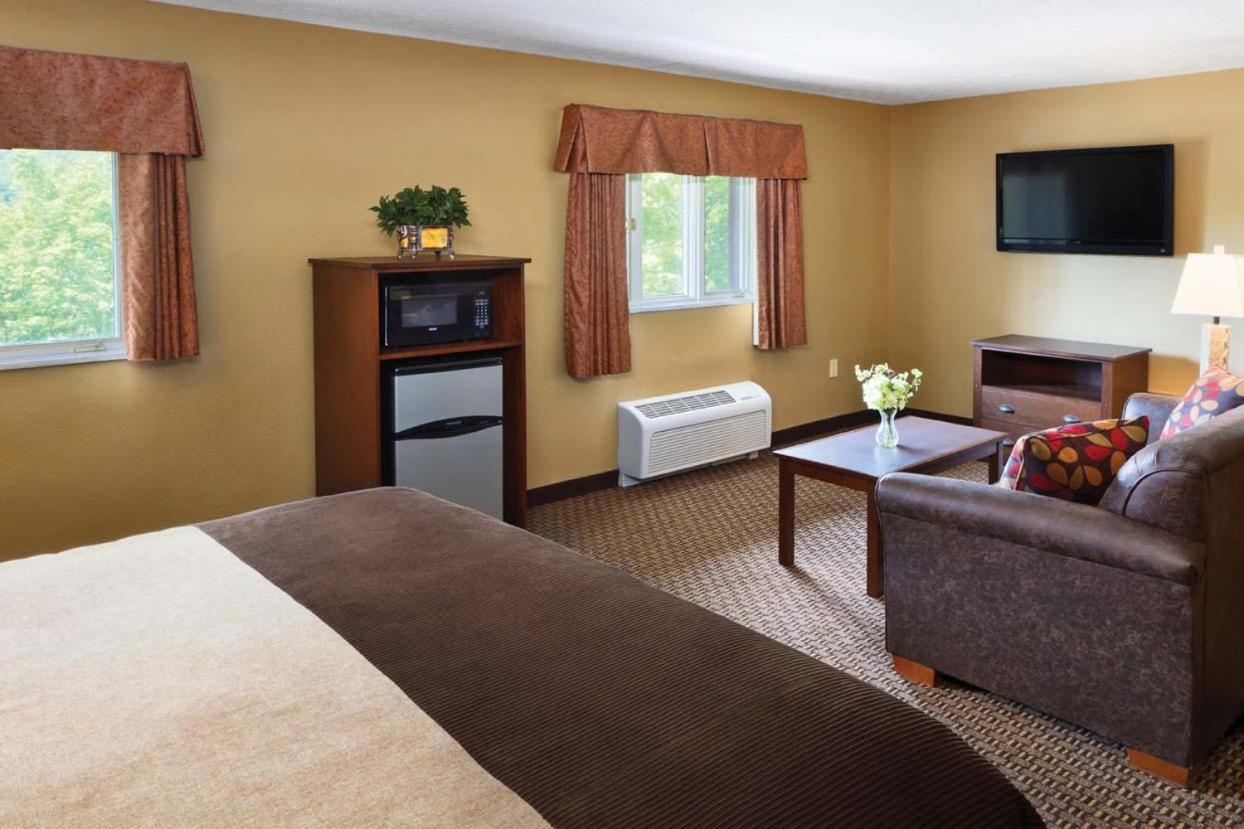 Burr Oak Lodge And Conference Center Glouster Extérieur photo