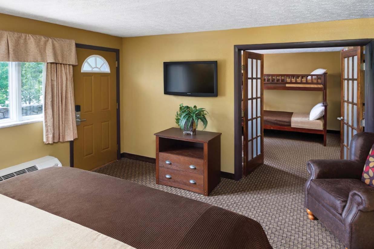 Burr Oak Lodge And Conference Center Glouster Extérieur photo